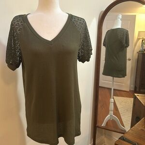 Olive green waffle weave and lace short sleeve v neck shirt size large